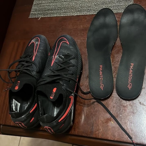 Athletic_Shoes